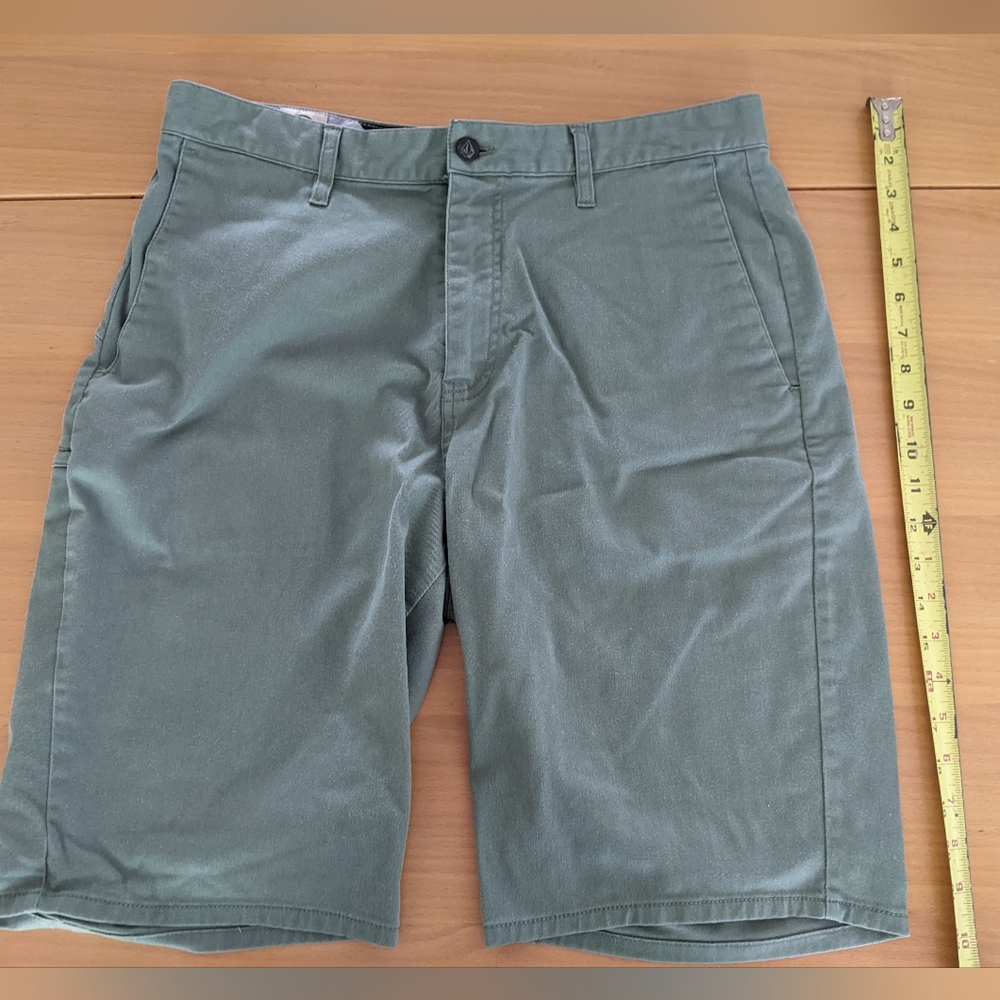 Men's VOLCOM FLAT FRONT SHORTS RN#29745 Cell Phone Pocket